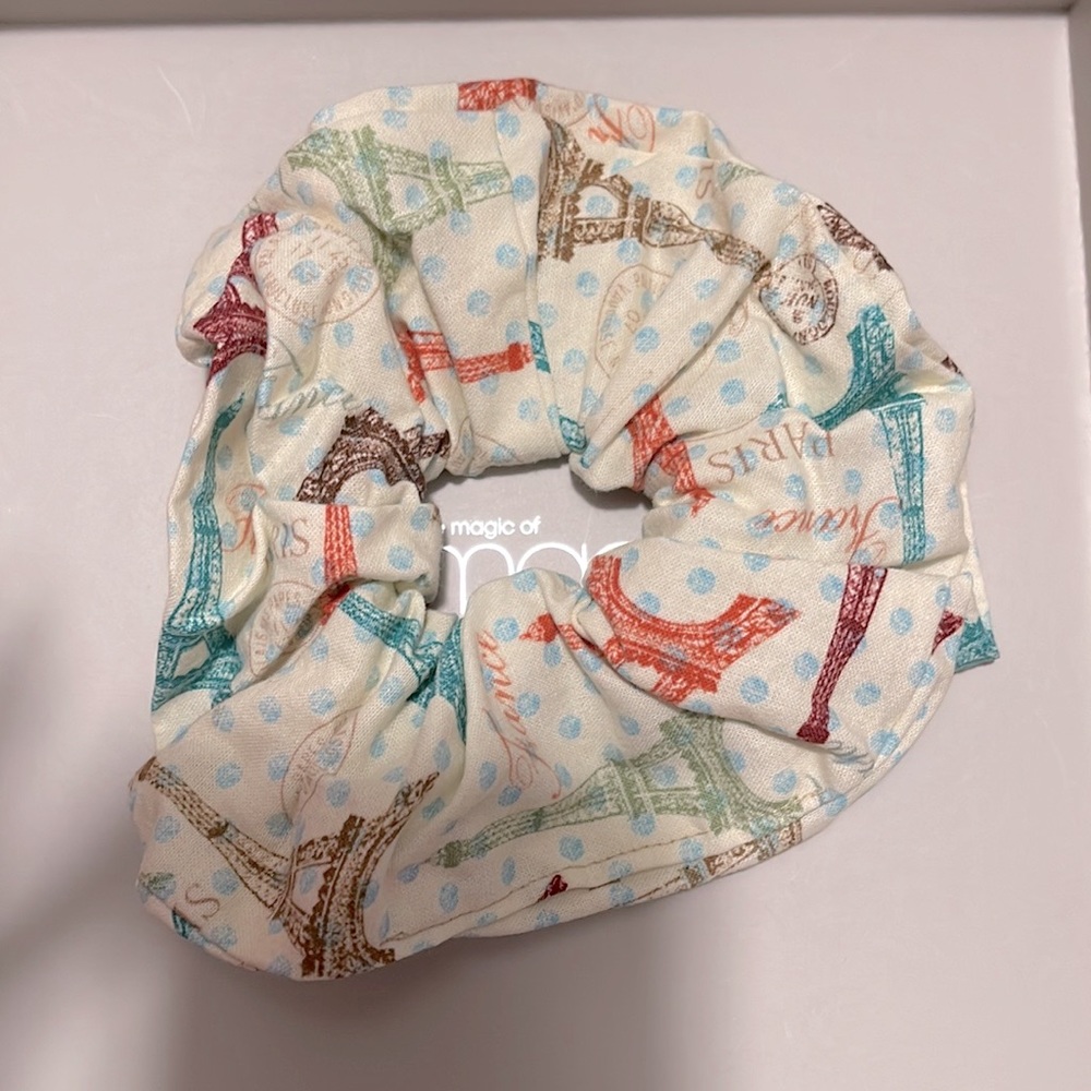 SCRUNCHIES - Picture 7 of 7